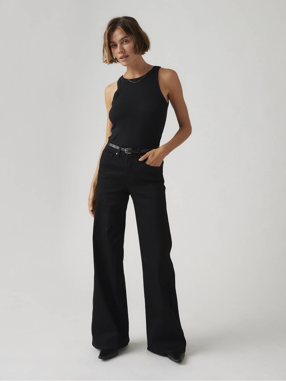 Levi’s 318 High-Rise Black ShapingWide-Leg Jeans for Women